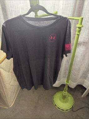 Under Armour Heather Gray Tee with Hot Pink Flag Detail